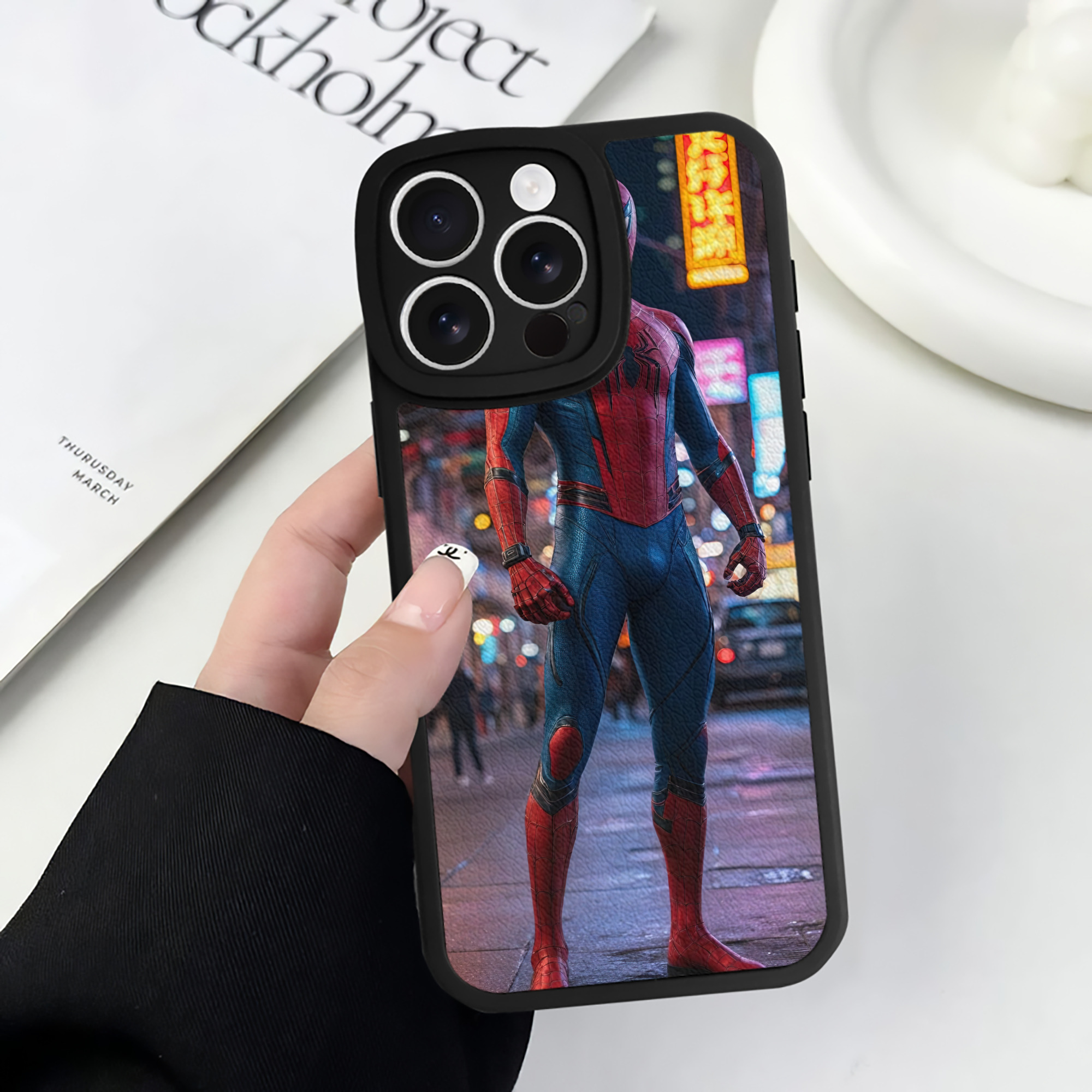Spider Man スパイダーマン 【iPhone 16シリーズ対応】シリコンスマホケース（レザー調） 材質：シリコン